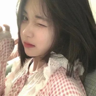 年轻女孩爱过来
